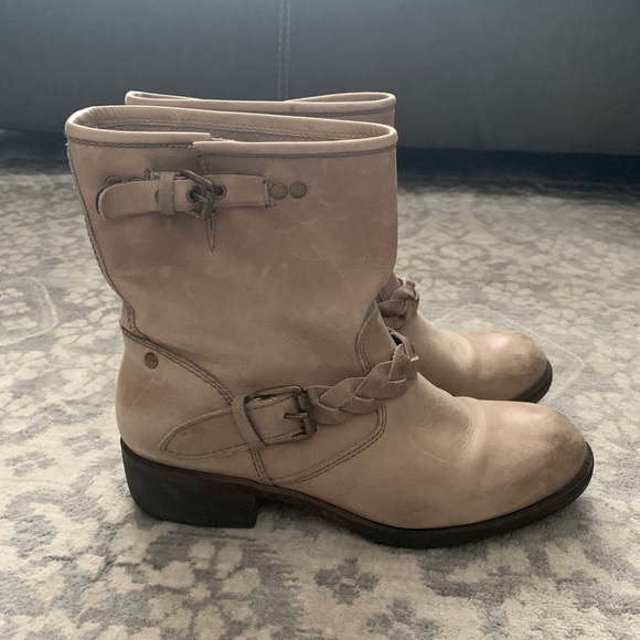 Boots - Picture 2 of 4